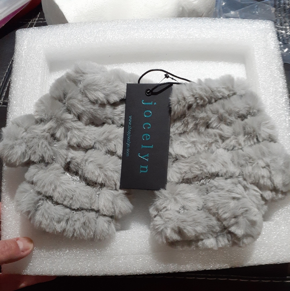 Jocelyn Women's Fingerless Faux Fur Gray Mittens Nwt